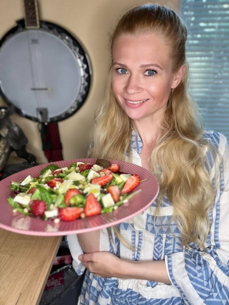 Салат з авокадо, руколою та кедровими горішками: смачно, як у ресторані