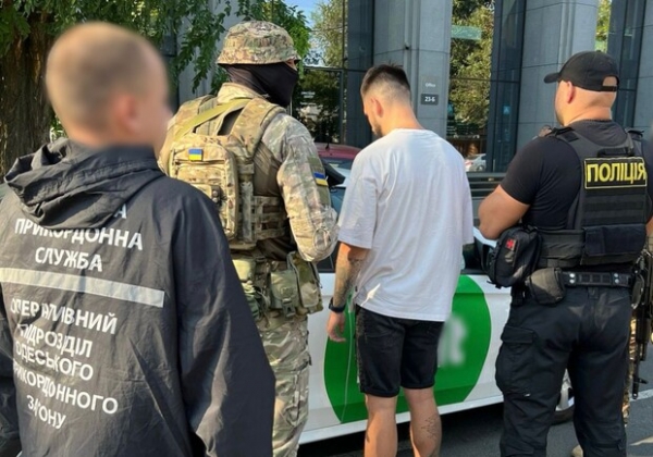 Одессит за 4000 долларов переправлял уклонистов за границу