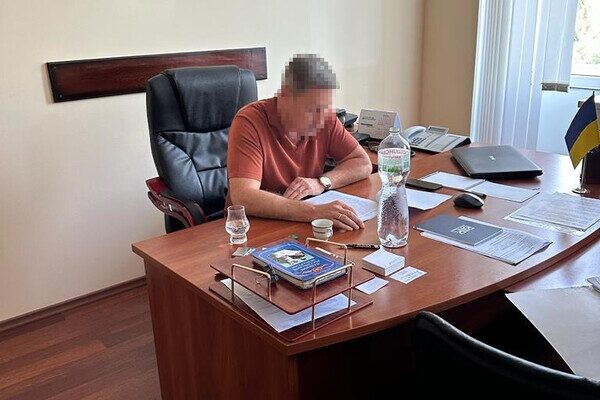 В Одесской области чиновник требовал "откат" от инвесторов за установку солнечных панелей В Одесской области чиновник требовал "откат" от инвесторов за установку солнечных панелей