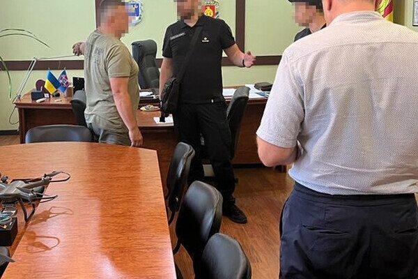 В Одесской области чиновник требовал "откат" от инвесторов за установку солнечных панелей В Одесской области чиновник требовал "откат" от инвесторов за установку солнечных панелей