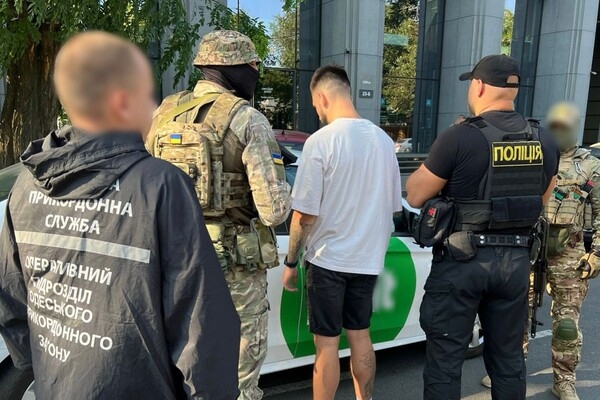 Одессит за 4000 долларов переправлял уклонистов за границу
