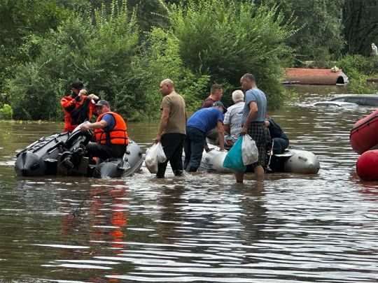 Місто йде під воду: у російському Уссурійську прорвало дамбу (відео)