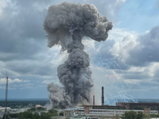 Під москвою горить завод, що&nbsp;виготовляє оптику для російської армії (відео)