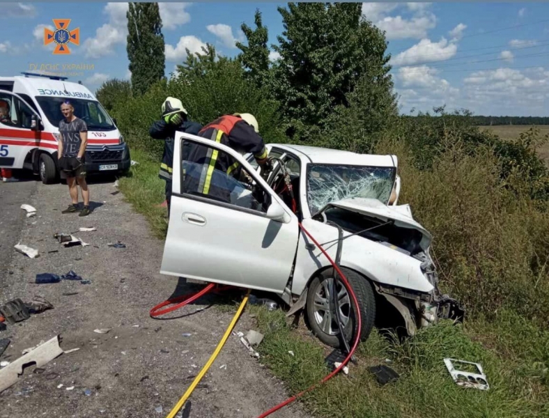 Трагедія біля села Деньги: троє людей загинули у великій автокатастрофі на Черкащині (фото)