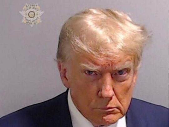 Трамп здався та провів у в'язниці цілих 20 хвилин (фото)