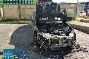 Экс-пожарный спасатель и два его собщника в Одессе поджигали авто на заказ