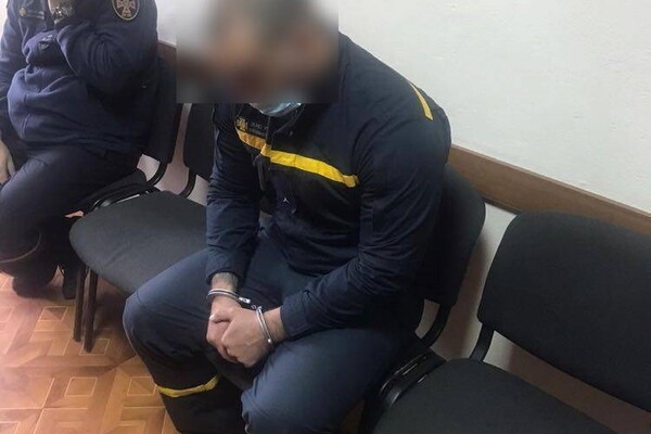 Экс-пожарный спасатель и два его собщника в Одессе поджигали авто на заказ