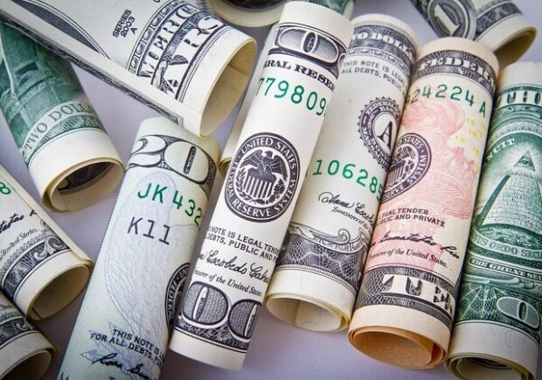 Курс валют в Украине 8 октября 2023: сколько стоит доллар и евро