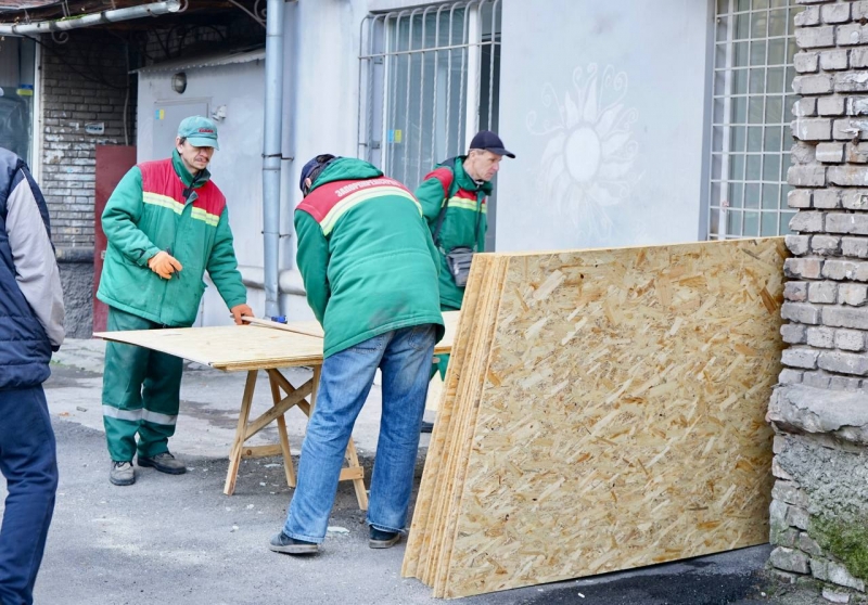 Внаслідок нічного удару по Запоріжжю пошкоджено близько 30 багатоповерхівок, — секретар міськради (фото, відео)