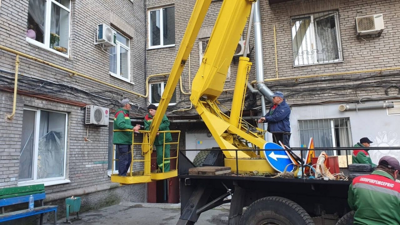 Внаслідок нічного удару по Запоріжжю пошкоджено близько 30 багатоповерхівок, — секретар міськради (фото, відео)