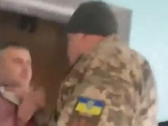 &laquo;Я&nbsp;б&nbsp;тебе задушив&hellip;&raquo;: на&nbsp;Львівщині з&nbsp;погрозами та&nbsp;матюками виписали повістку священикові (відео)