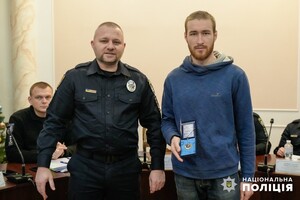 В Одесской области наградили поисковиков, разыскавших подростков в катакомбах