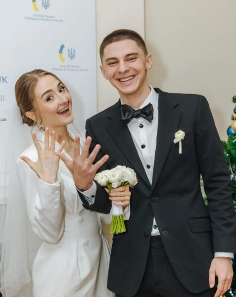 Футболіст збірної України Миколенко одружився в&nbsp;Англії&hellip; без шкарпеток (фото)