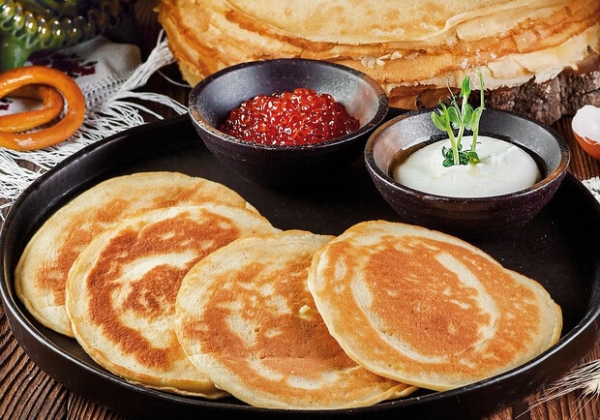 Масленица в разгаре: в каких заведениях Одессы готовят вкусные блинчики