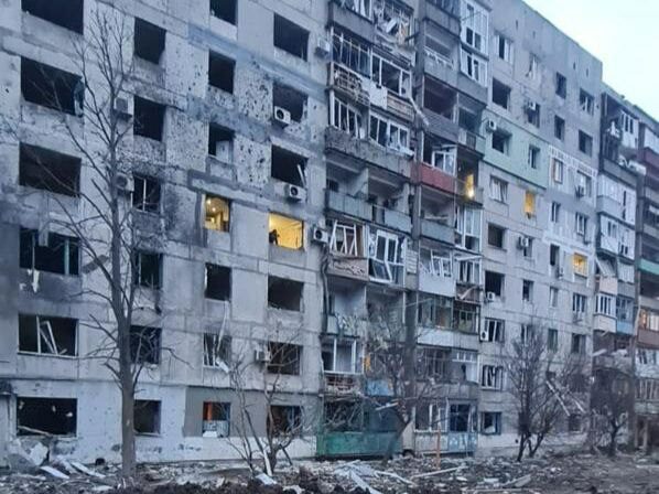 Десять житлових багатоповерхівок пошкоджено внаслідок ракетного обстрілу Мирнограда Донецької області (фото, відео)