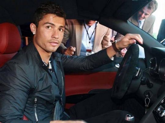 Кріштіану Роналду промчав нічним Лісабоном на&nbsp;розкішному Ferrari, який здатний їздити сам (відео)