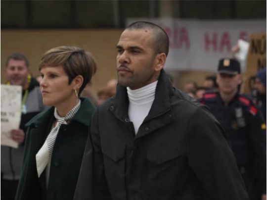 Найтитулованіший футболіст світу за&nbsp;мільйон вийшов із в'язниці: перші миті на&nbsp;волі (відео)