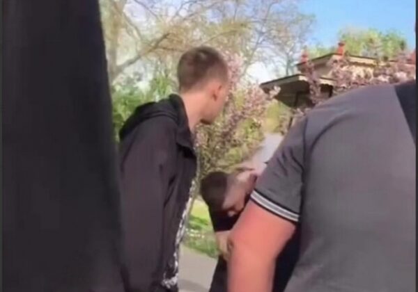 Мэр из Одесской области попал скандал: в сеть попало видео того, как он ударил подростка Мэр из Одесской области попал скандал: в сеть попало видео того, как он ударил подростка