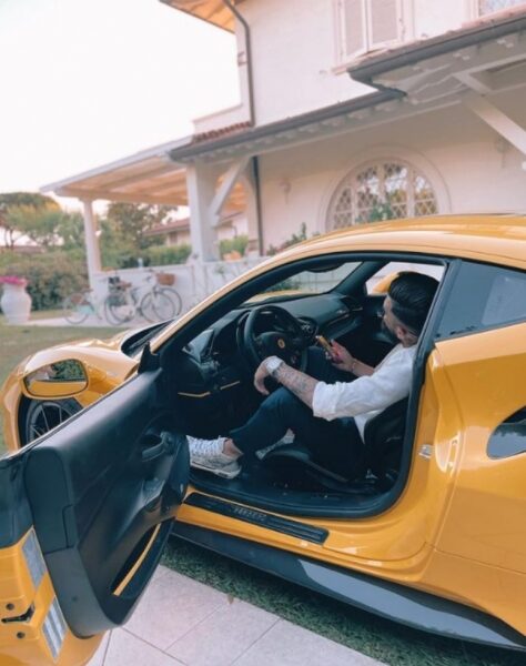 &laquo;Я&nbsp;був у&nbsp;машині з&nbsp;тестем&raquo;: розкішний Ferrari футболіста &laquo;Лаціо&raquo; та&nbsp;європейської збірної згорів вщент на&nbsp;трасі