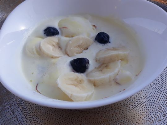 Десерт із&nbsp;морозивом, бананом і&nbsp;родзинками: легко і&nbsp;смачно