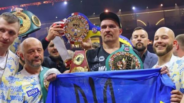Александр Усик отказывается от пояса IBF: новый поворот в мире супертяжелого бокса Александр Усик отказывается от пояса IBF: новый поворот в мире супертяжелого бокса