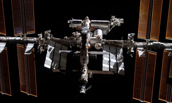 Тревога на МКС: распад российского спутника создает угрозу космического мусора