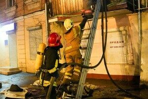 В центре Одессы горела квартира: спасли женщину и кота