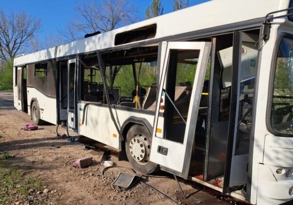 Россия ударила дроном-камикадзе по автобусу в Марганце: 9 погибших, 43 раненых Россия ударила дроном-камикадзе по автобусу в Марганце: 9 погибших, 43 раненых