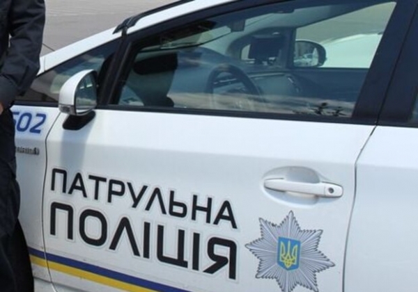 В Одессе женщина из-за мужчины подралась с инспекторами: комментарий патрульных