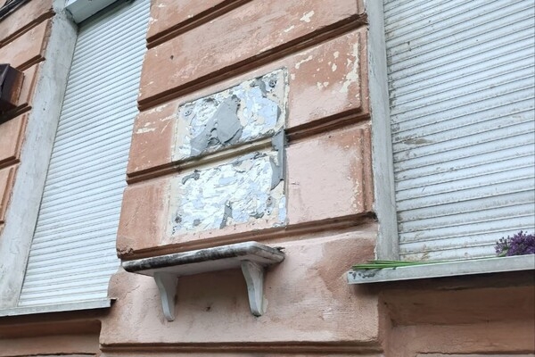 В Одессе снесли мемориальные доски советским деятелям и россиянам, в частности, Пушкину