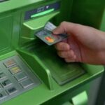 Можуть заблокувати картку навіть за переказ від родичів: що потрібно знати українцям