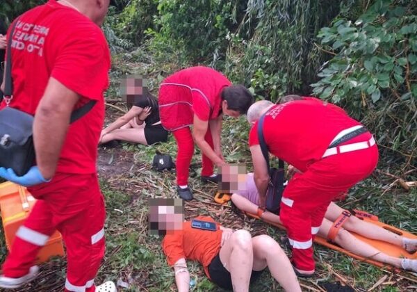 В Одесской области дерево упало на палатку с подростками: есть погибший и пострадавшие В Одесской области дерево упало на палатку с подростками: есть погибший и пострадавшие