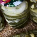 Огірки на зиму зі свіжою цибулею від Лілії Цвіт: ароматні, хрусткі та дуже смачні