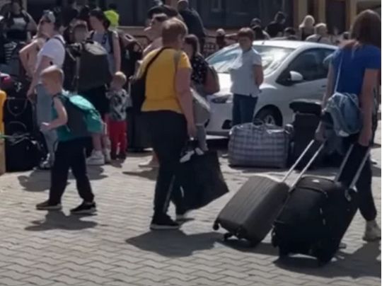 Мінус 8% ВВП: українські біженці несуть величезні ризики економіці країни