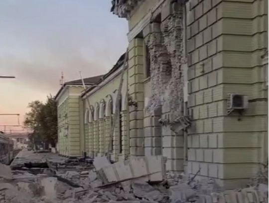 Окупанти завдали наймасованішого з&nbsp;початку війни удару по&nbsp;Лозовій на&nbsp;Харківщині: є&nbsp;загиблий та&nbsp;постраждалі