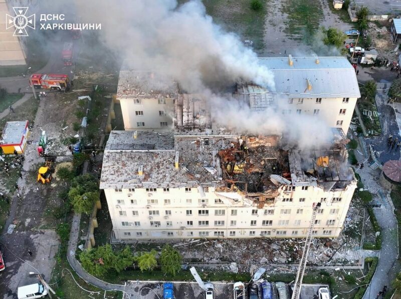 &laquo;Показовий та&nbsp;цинічний удар&raquo;: Зеленський відреагував на&nbsp;нічну атаку росіян напередодні його зустрічі з&nbsp;Трампом