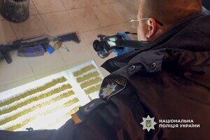 Оружие "с рук" на пляже и гранатометы из-под земли: в Одесской области разоблачили нелегальных "бизнесменов" Оружие "с рук" на пляже и гранатометы из-под земли: в Одесской области разоблачили нелегальных "бизнесменов"