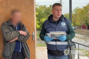 Оружие "с рук" на пляже и гранатометы из-под земли: в Одесской области разоблачили нелегальных "бизнесменов" Оружие "с рук" на пляже и гранатометы из-под земли: в Одесской области разоблачили нелегальных "бизнесменов"