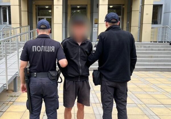 Оружие "с рук" на пляже и гранатометы из-под земли: в Одесской области разоблачили нелегальных "бизнесменов" Оружие "с рук" на пляже и гранатометы из-под земли: в Одесской области разоблачили нелегальных "бизнесменов"