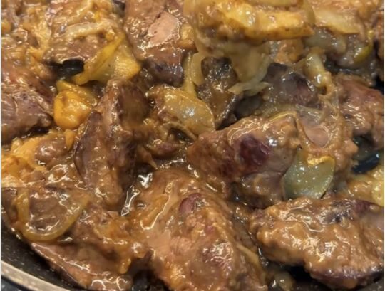 Куряча печінка з&nbsp;грушею: ніжність із&nbsp;солодкими нотками