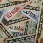 Курс долара до кінця жовтня: купити валюту може стати помітно дорожче, а різниця купівлі-продажу досягне 1 гривні