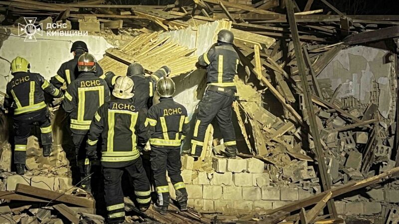 Росіяни вдарили по&nbsp;Києву і&nbsp;областлі балістикою та&nbsp;&laquo;Шахедами&raquo;: палають будинки, є&nbsp;загиблі та&nbsp;постраждалі (фото, відео)