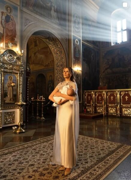&laquo;Велике таїнство та&nbsp;відповідальність&raquo;: Леся Нікітюк похрестила сина та&nbsp;&laquo;розсекретила&raquo; його ім'я (фото)