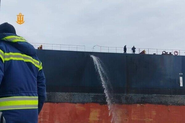 РФ нанесла дроновые удары по портам и судну в Одесской области: подробности утреннего обстрела (обновлено) РФ нанесла дроновые удары по портам и судну в Одесской области: подробности утреннего обстрела (обновлено)
