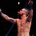 Український боєць UFC побив до крові суперника зі США (відео)