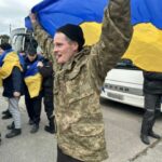 Додому повернулися ще 300 колишніх полонених захисників України (фото)