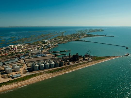 Українські безпілотники вдарили по&nbsp;порту та&nbsp;НПЗ у&nbsp;Краснодарському краї та&nbsp;атакували хімзавод у&nbsp;Самарській області (фото, відео)