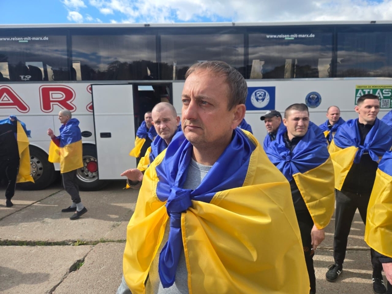 З&nbsp;російської неволі додому: Україна звільнила 193 своїх захисників
