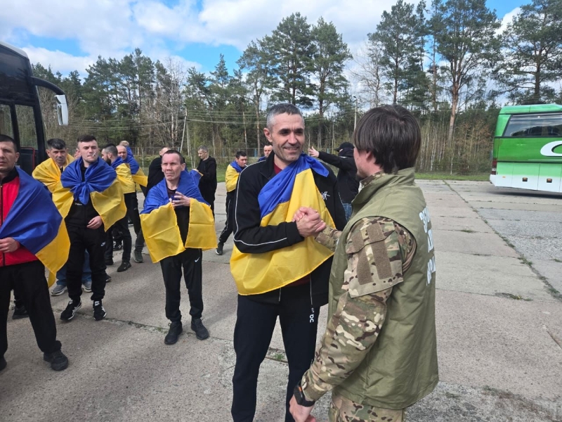 З&nbsp;російської неволі додому: Україна звільнила 193 своїх захисників