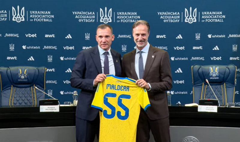 Головним тренером збірної України з&nbsp;футболу вперше став іноземець: у&nbsp;нього жовто-синє тату із&nbsp;тризубом на&nbsp;спині (фото)